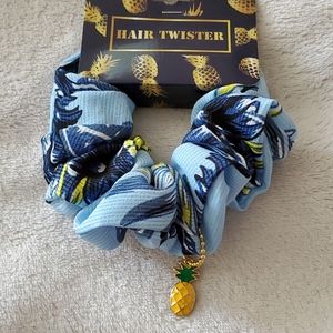 Hair scrunchie 🎁🏷